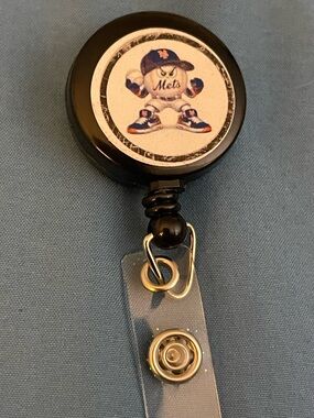 New York Mets Retractable Badge Reel - Black with Team Logo